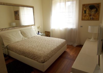 Camera da letto con parquet